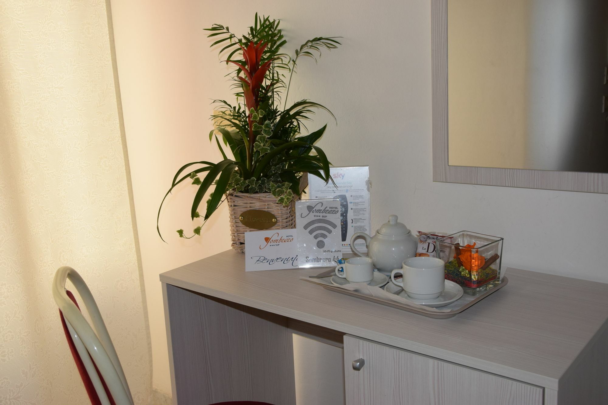Hotel Sombrero Римини Экстерьер фото